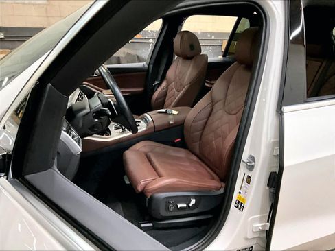 Used 2023 BMW X5 xDrive40i w/ Parking Assistance Package AWD/4WD image 28
