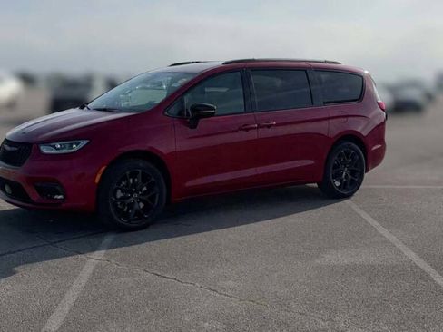 New 2026 Chrysler Pacifica Select w/ S Appearance Package image 1