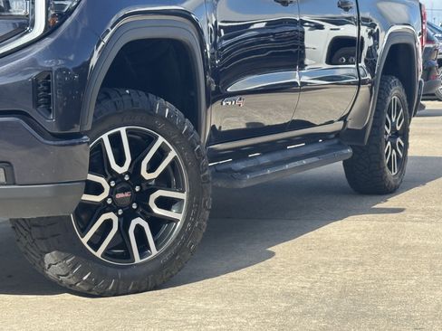 Used 2025 GMC Sierra 1500 AT4 w/ Technology Package AWD/4WD image 3
