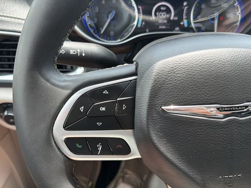 Used 2023 Chrysler Pacifica Limited FWD image 20
