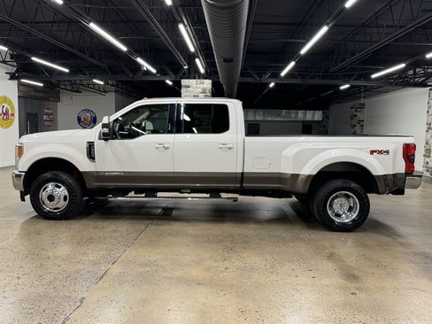 Used 2017 Ford F350 Lariat w/ Lariat Ultimate Package AWD/4WD image 4