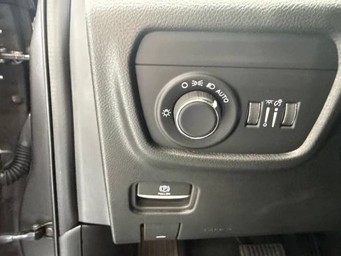 Used 2025 Jeep Grand Cherokee Altitude AWD/4WD image 15