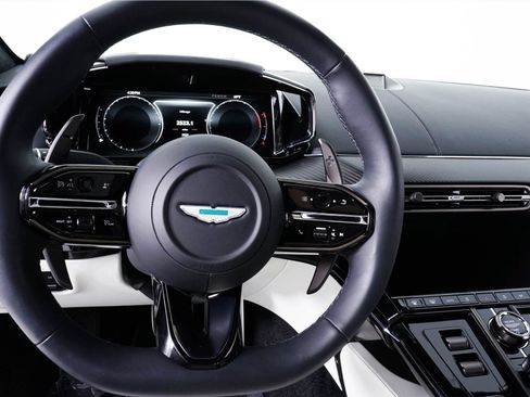 Used 2025 Aston Martin V8 Vantage Coupe RWD image 20