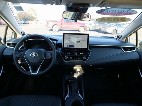 Used 2025 Toyota Corolla XLE image 20