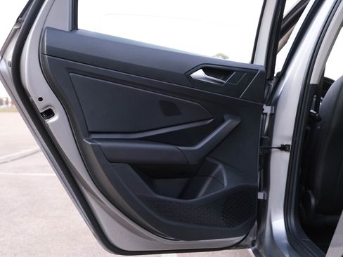 Used 2021 Volkswagen Jetta SE w/ SE Cold Weather Package image 18