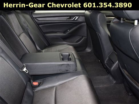 Used 2018 Honda Accord Sport image 14