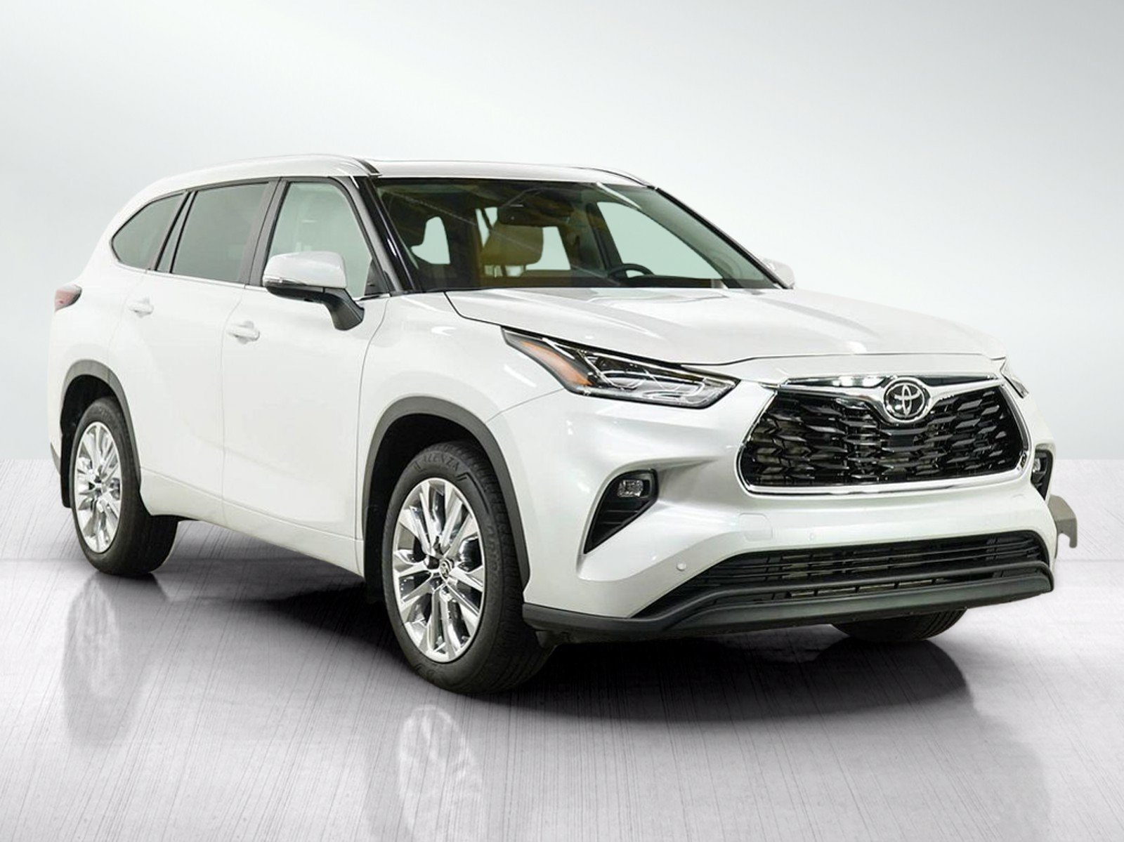 Used 2025 Toyota Highlander Limited AWD/4WD image 7