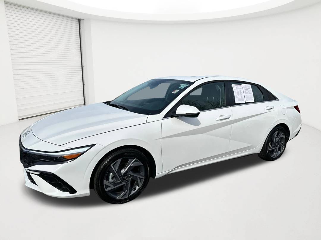 Certified 2025 Hyundai Elantra Limited w/ Cargo Package FWD image 1