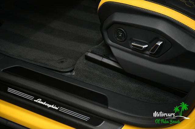 Used 2025 Lamborghini Urus SE AWD/4WD image 39