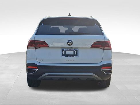 Used 2023 Volkswagen Taos SE w/ Panoramic Sunroof Package image 5