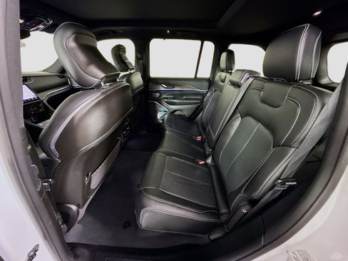 Used 2023 Jeep Grand Cherokee Overland w/ Advanced Protech Group III image 25