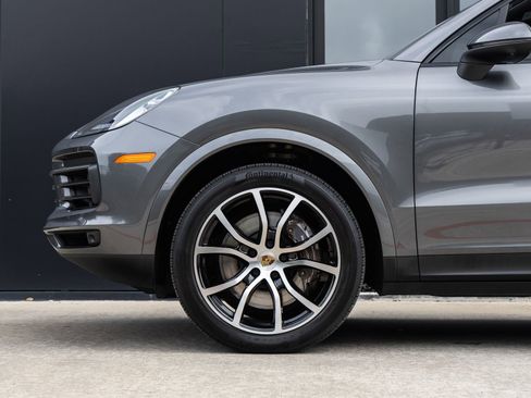 Used 2022 Porsche Cayenne AWD/4WD image 13