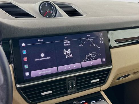 Used 2022 Porsche Cayenne image 15