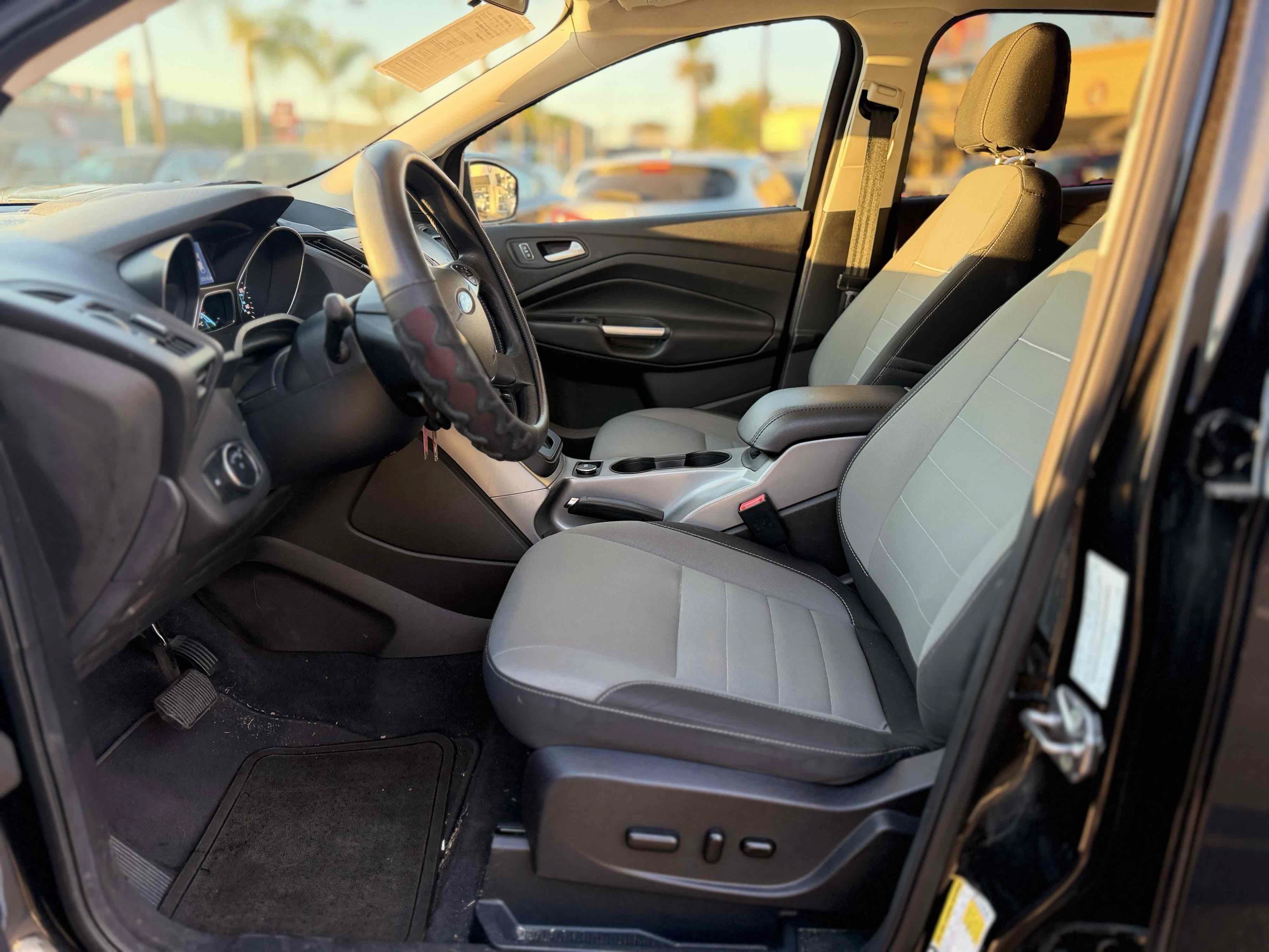 Used 2015 Ford Escape SE FWD image 15