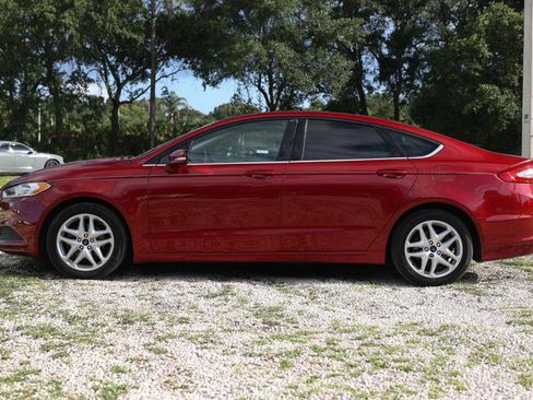 Used 2016 Ford Fusion SE FWD image 3