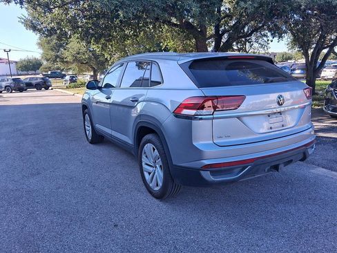 Used 2022 Volkswagen Atlas Cross Sport SE FWD image 6