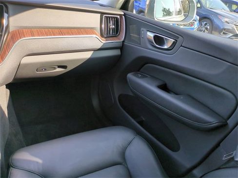 Used 2021 Volvo XC60 T5 Momentum w/ Premium Package image 16