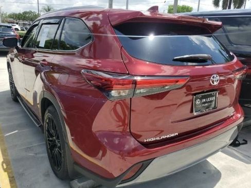 Used 2020 Toyota Highlander Limited FWD image 4