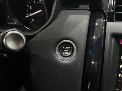 Used 2018 Land Rover Discovery SE image 21