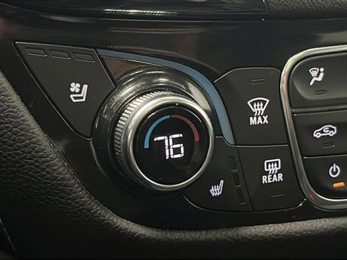 Used 2024 Chevrolet Equinox Premier image 36