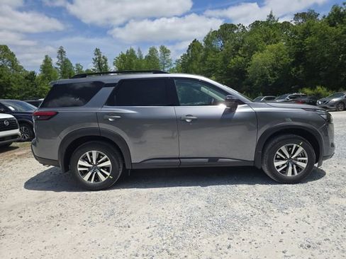 New 2026 Nissan Pathfinder SL FWD image 9