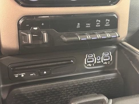 Used 2019 RAM 1500 Laramie AWD/4WD image 16