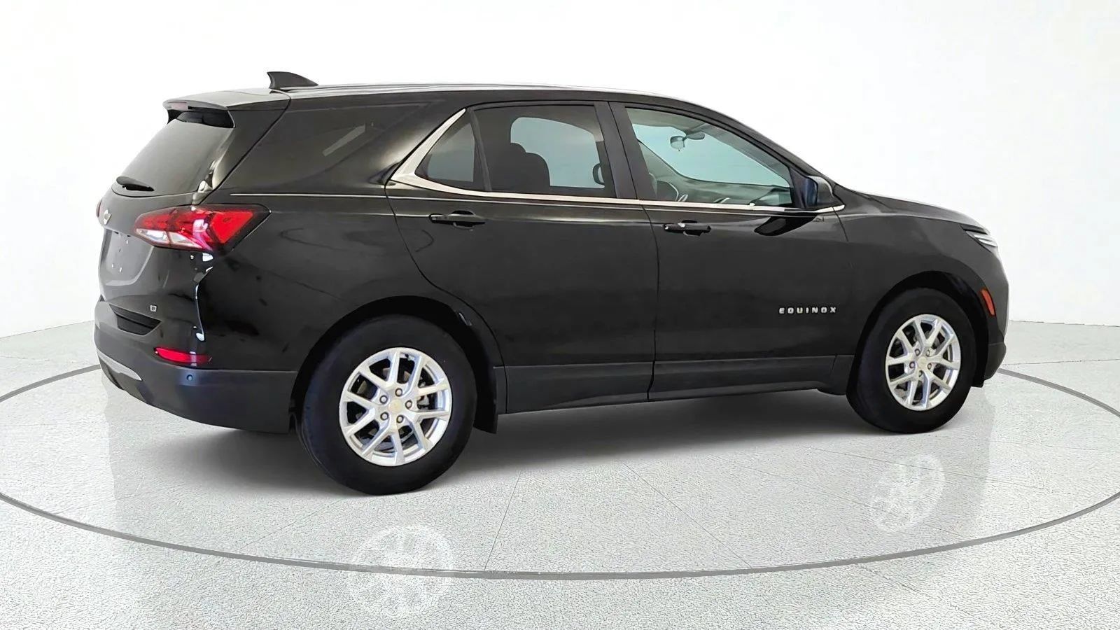 Used 2024 Chevrolet Equinox LT w/ LPO, Floor Liner Package FWD image 9