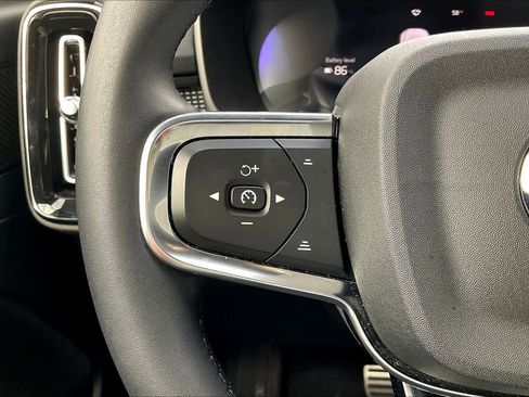 Used 2022 Volvo XC40 P8 Recharge Ultimate image 21