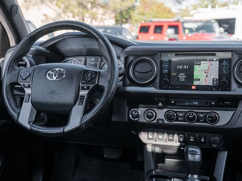 Used 2018 Toyota Tacoma TRD Off-Road image 21