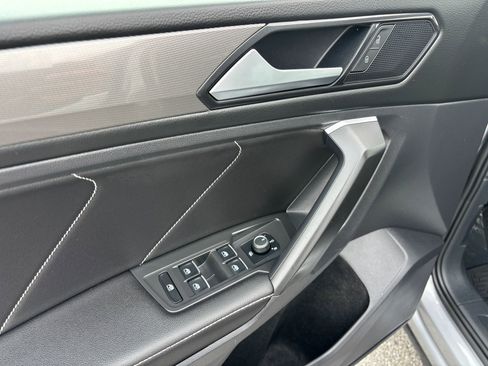 Used 2022 Volkswagen Tiguan SE image 16