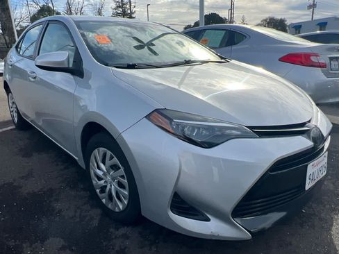 Used 2019 Toyota Corolla L image 3