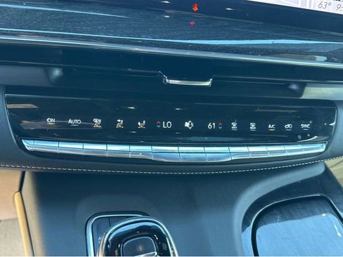 Used 2022 Cadillac Escalade Premium Luxury w/ Performance Package image 21