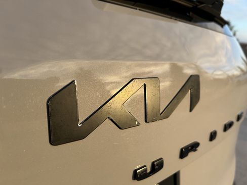 Used 2022 Kia Telluride SX w/ Nightfall Edition Package image 7