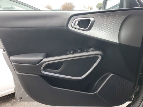 Used 2023 Kia Soul LX image 29