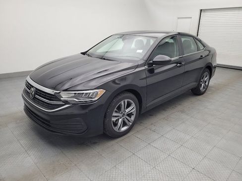 Used 2024 Volkswagen Jetta SE FWD image 2