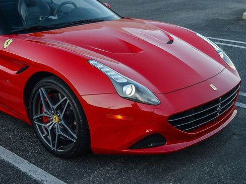 Used 2016 Ferrari California T image 15