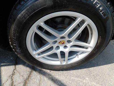 Used 2018 Porsche Macan AWD/4WD image 11