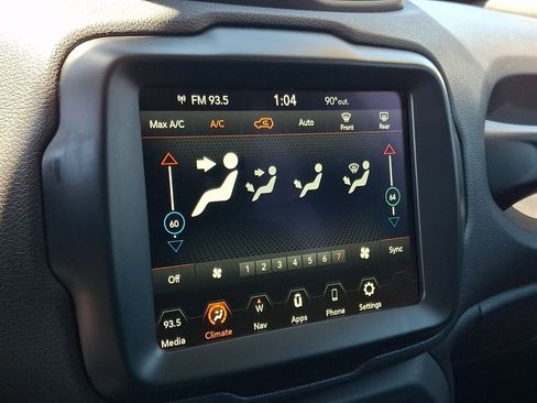 Used 2023 Jeep Renegade Latitude AWD/4WD image 16