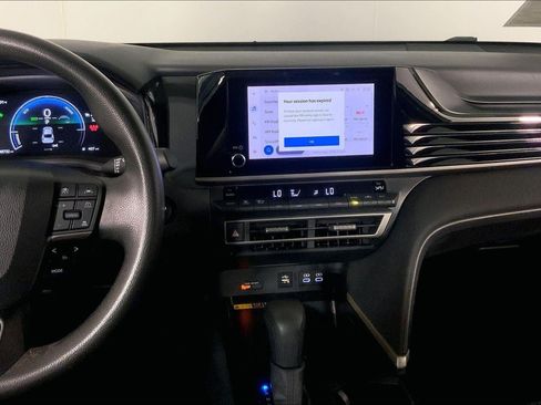Used 2025 Toyota Camry LE FWD image 6