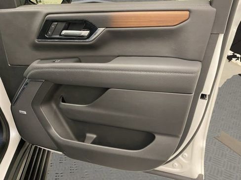 Used 2025 GMC Yukon Denali w/ Sun & Power Step Package AWD/4WD image 22
