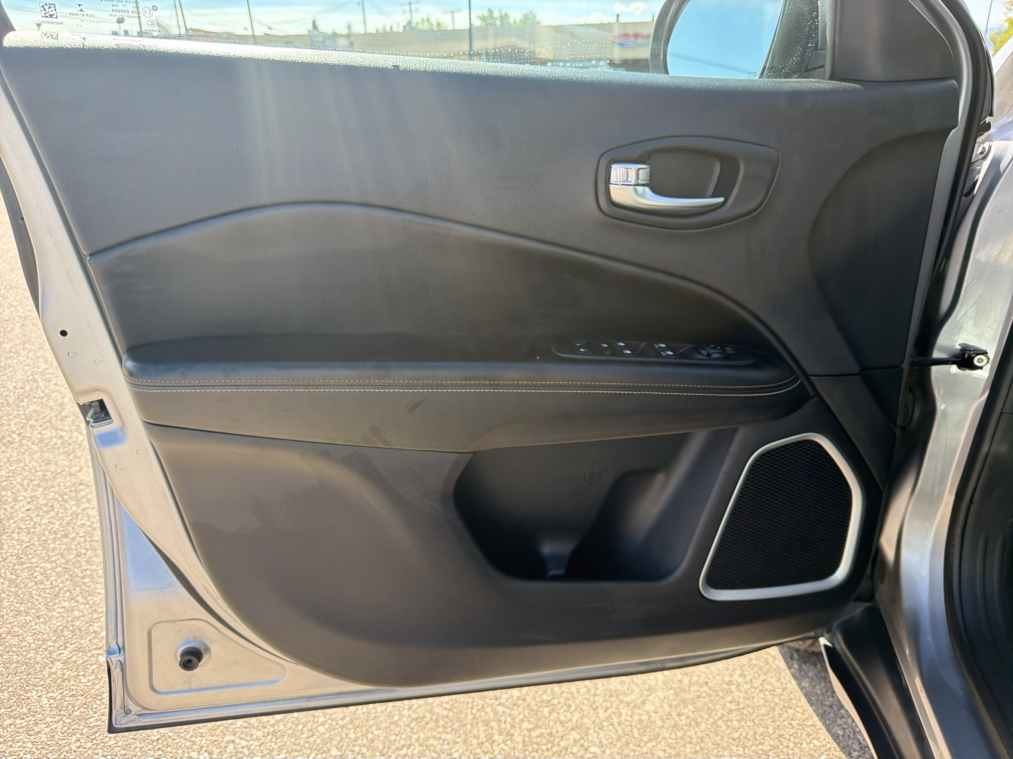 Used 2019 Jeep Compass Latitude w/ Cold Weather Group AWD/4WD image 13