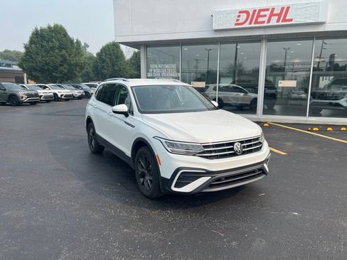 Used 2022 Volkswagen Tiguan SE AWD/4WD image 1