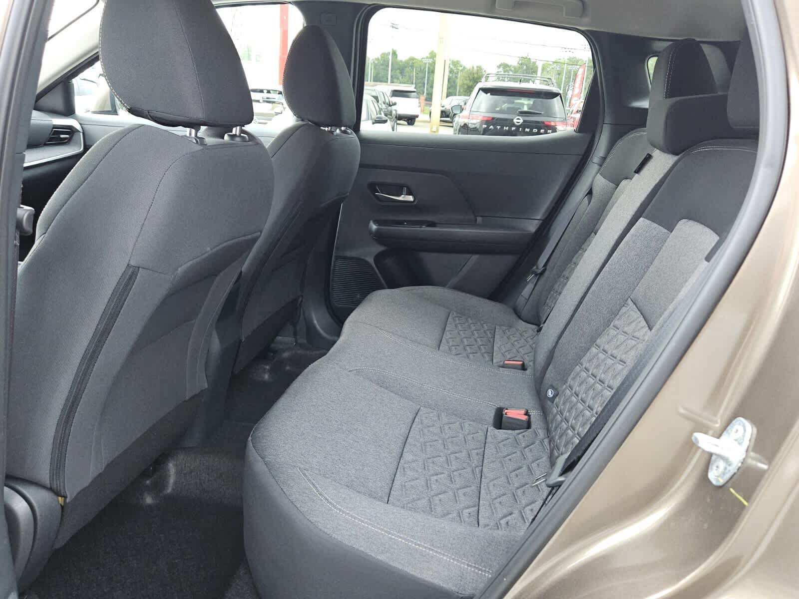 Used 2025 Nissan Kicks SV FWD image 4