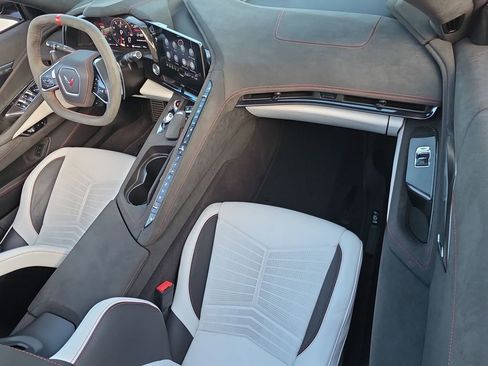 Used 2023 Chevrolet Corvette Stingray Premium Conv w/ Z51 Performance Package image 30