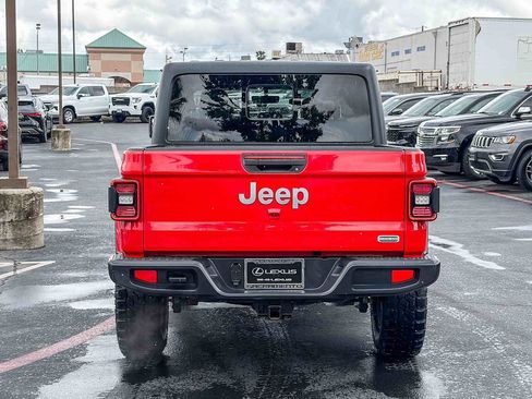 Used 2020 Jeep Gladiator Overland image 3