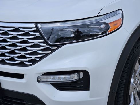 Used 2020 Ford Explorer Platinum w/ Premium Technology Package image 11