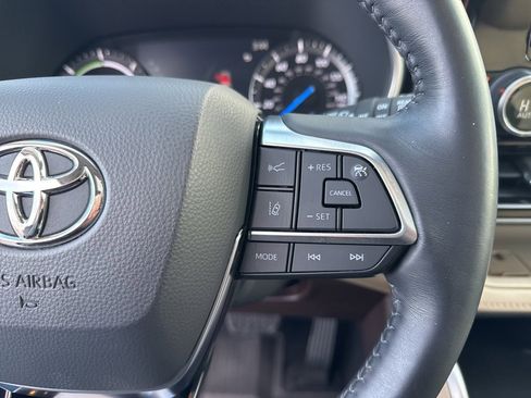 Used 2021 Toyota Highlander XLE image 34