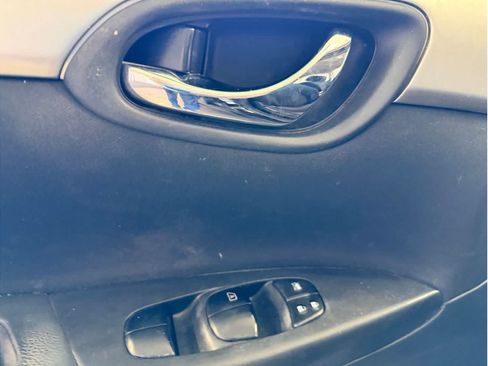 Used 2018 Nissan Sentra S FWD image 13