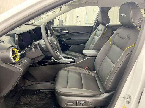 Used 2025 Chevrolet Trax ACTIV w/ Driver Confidence Package FWD image 18