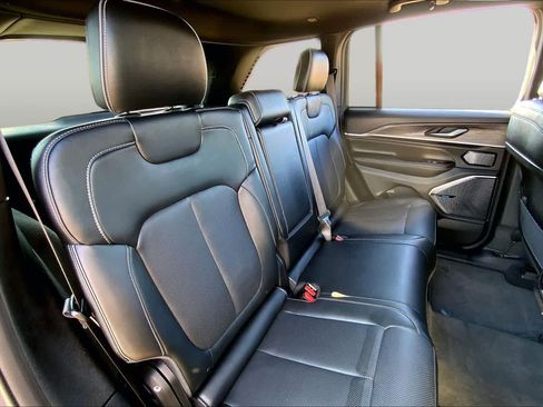 Used 2023 Jeep Grand Cherokee Overland AWD/4WD image 20